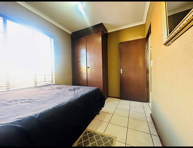 3 BEDROOM SIMPLEX FOR SALE IN HALFWAY HOUSE
